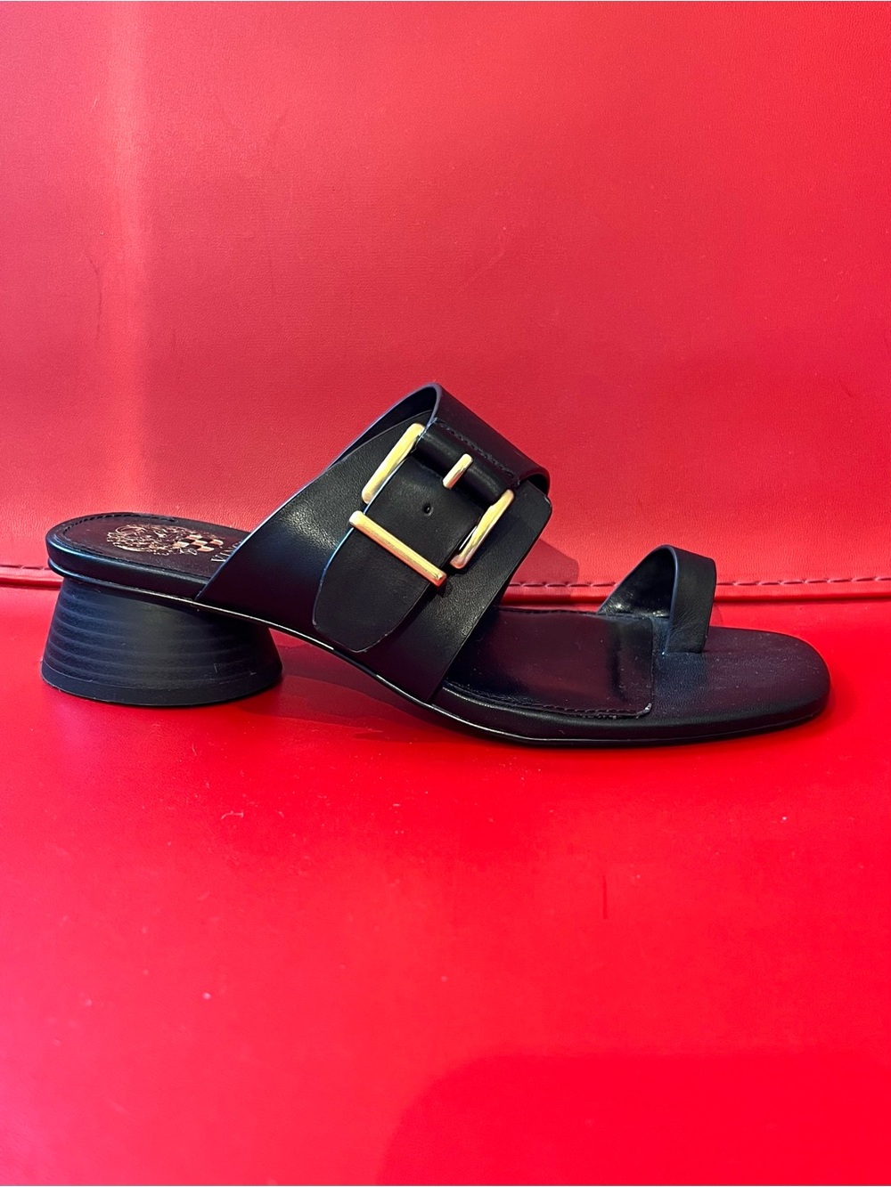 VINCE CAMUTO LEATHER TOE RING SANDAL